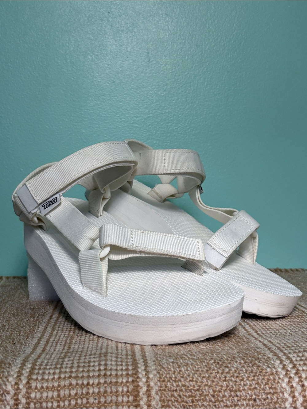 Teva Original Universal White Sandal. Quick Dry Multi Adjustable Hook/Loops Sz-8